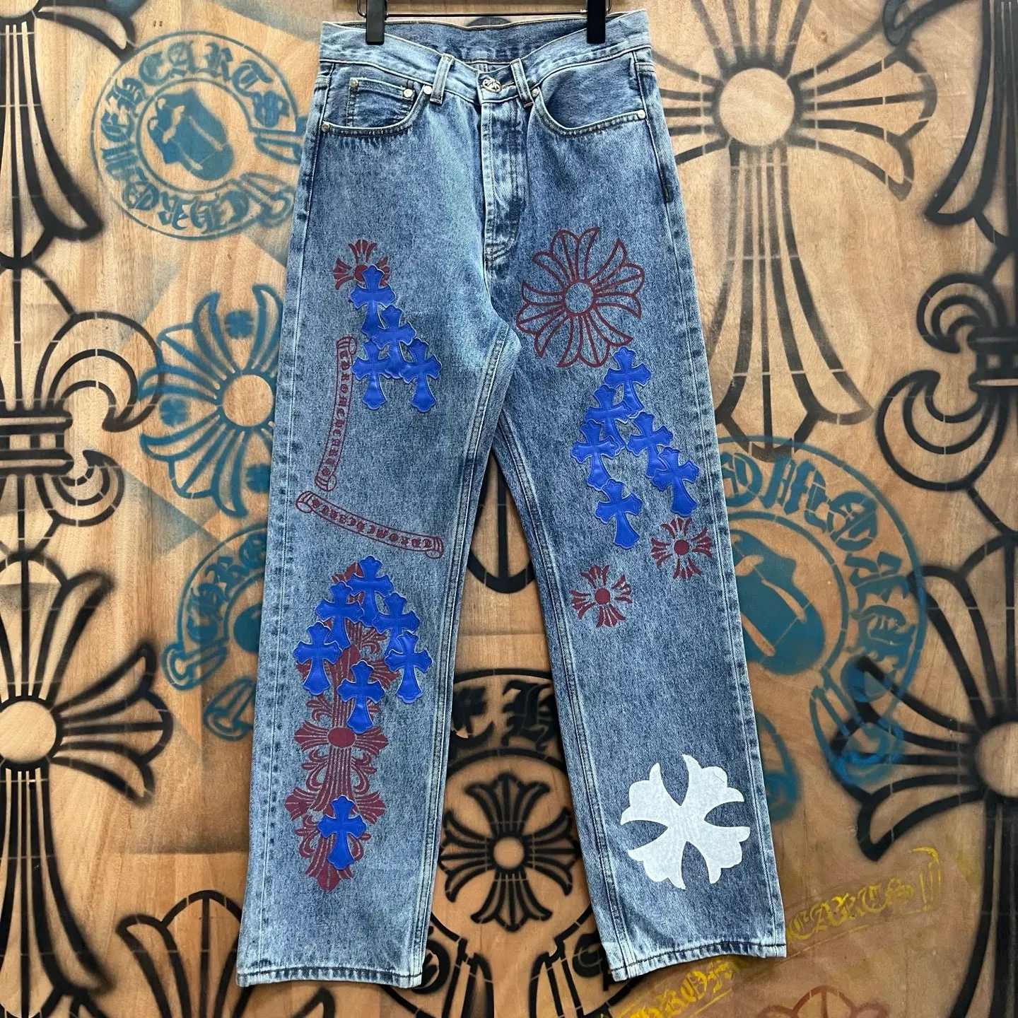 P610 Chrome Hearts Limited Series New City Limited Jeans Chrome Hearts City Limited Jeans vintage levis American made 501 505 517 base remake Levi's American 501 base imported sheepskin 925 silver remake Customers provide waist and pants length or height and weight. The studio will select the most suitable base for you to remake. There are many people doing remakes in the market. Don't belittle or comment. The difference is visible to the naked eye. See and compare for yourself #CHROME HEARTS Unisex style